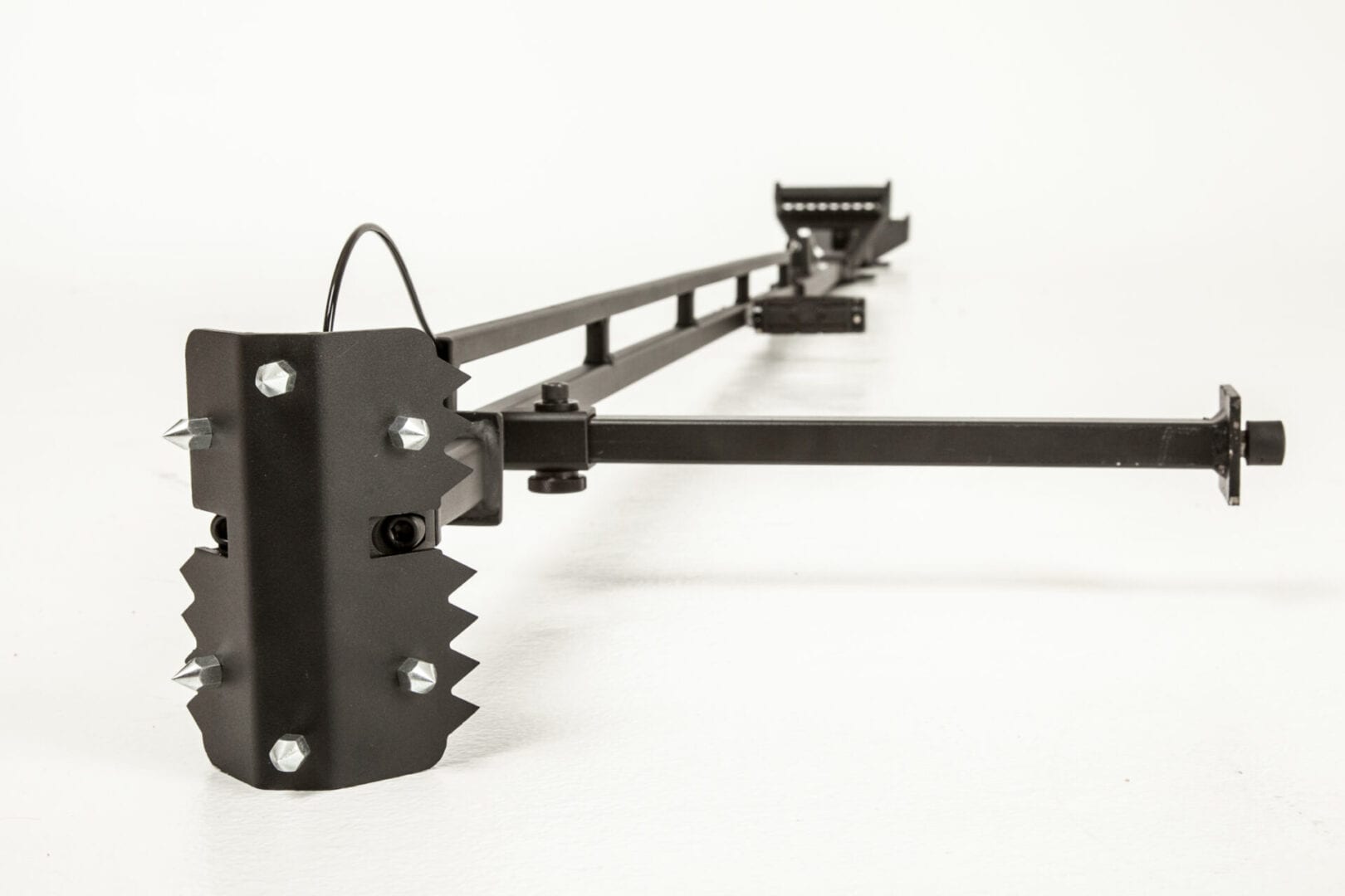Long metal stabilizer with spiked foot plate